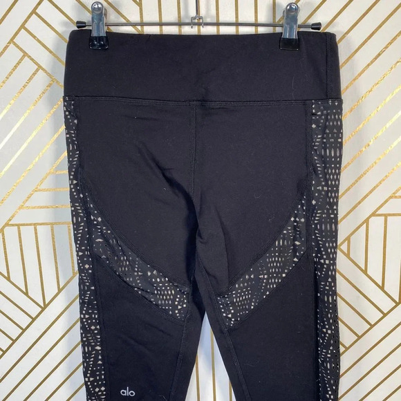Alo Yoga Charm Capri Leggings Cropped Laser Cut Mesh Stretch Black Size Small - Picture 10 of 10